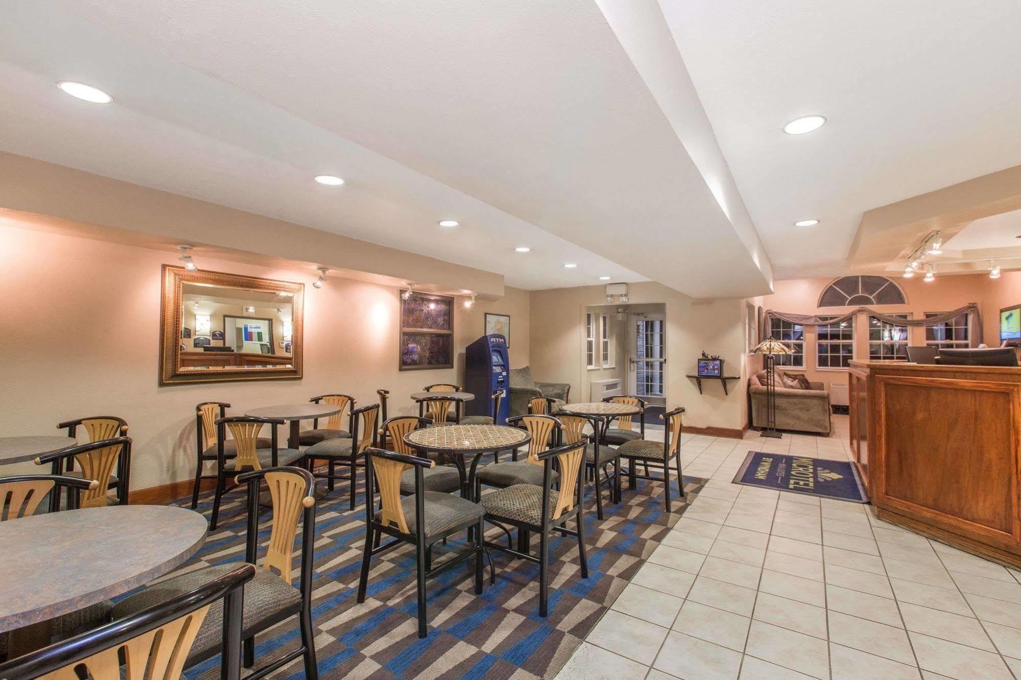 Baymont Inn & Suites By Wyndham Anchorage Airport Buitenkant foto