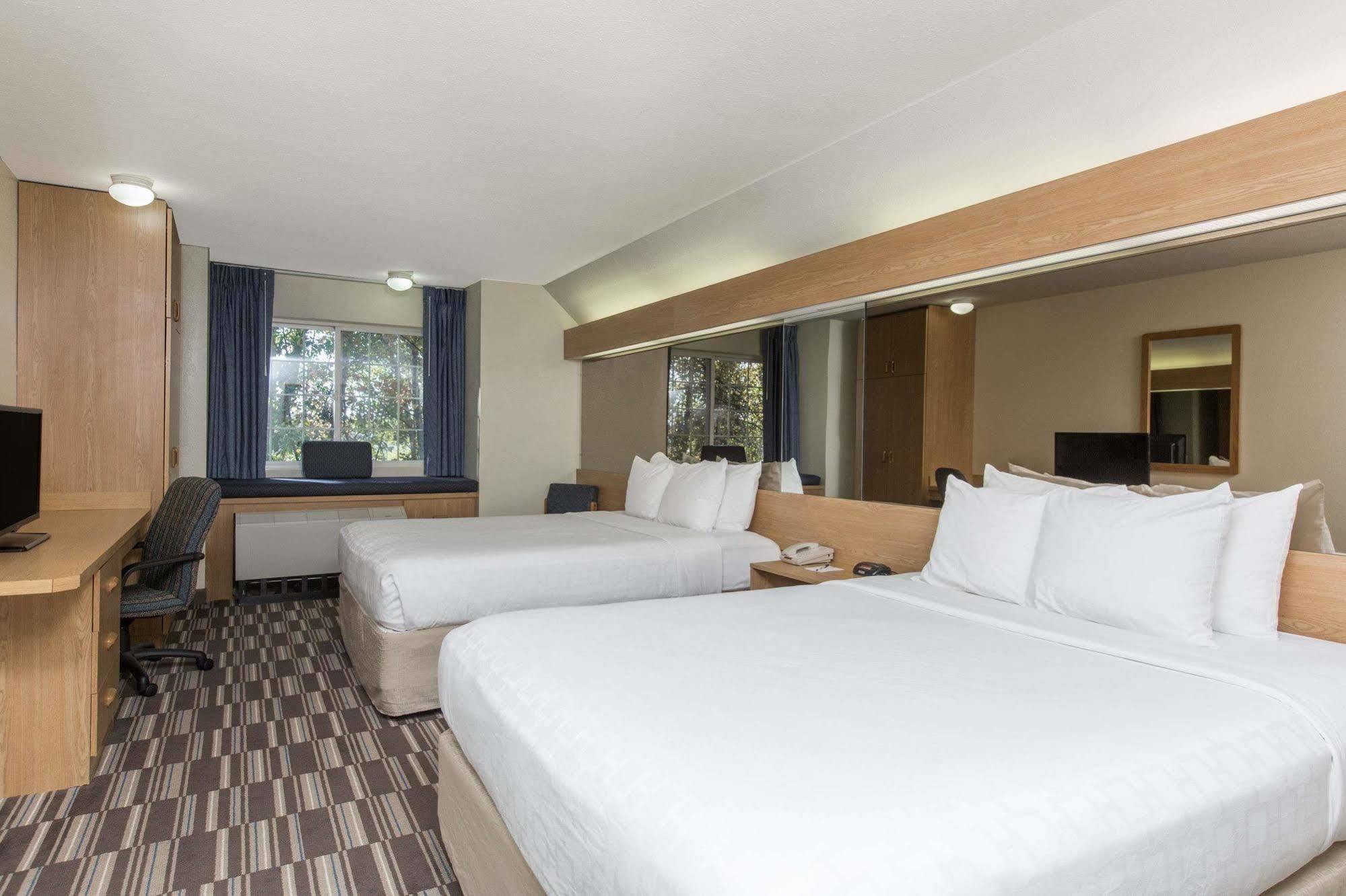 Baymont Inn & Suites By Wyndham Anchorage Airport Buitenkant foto