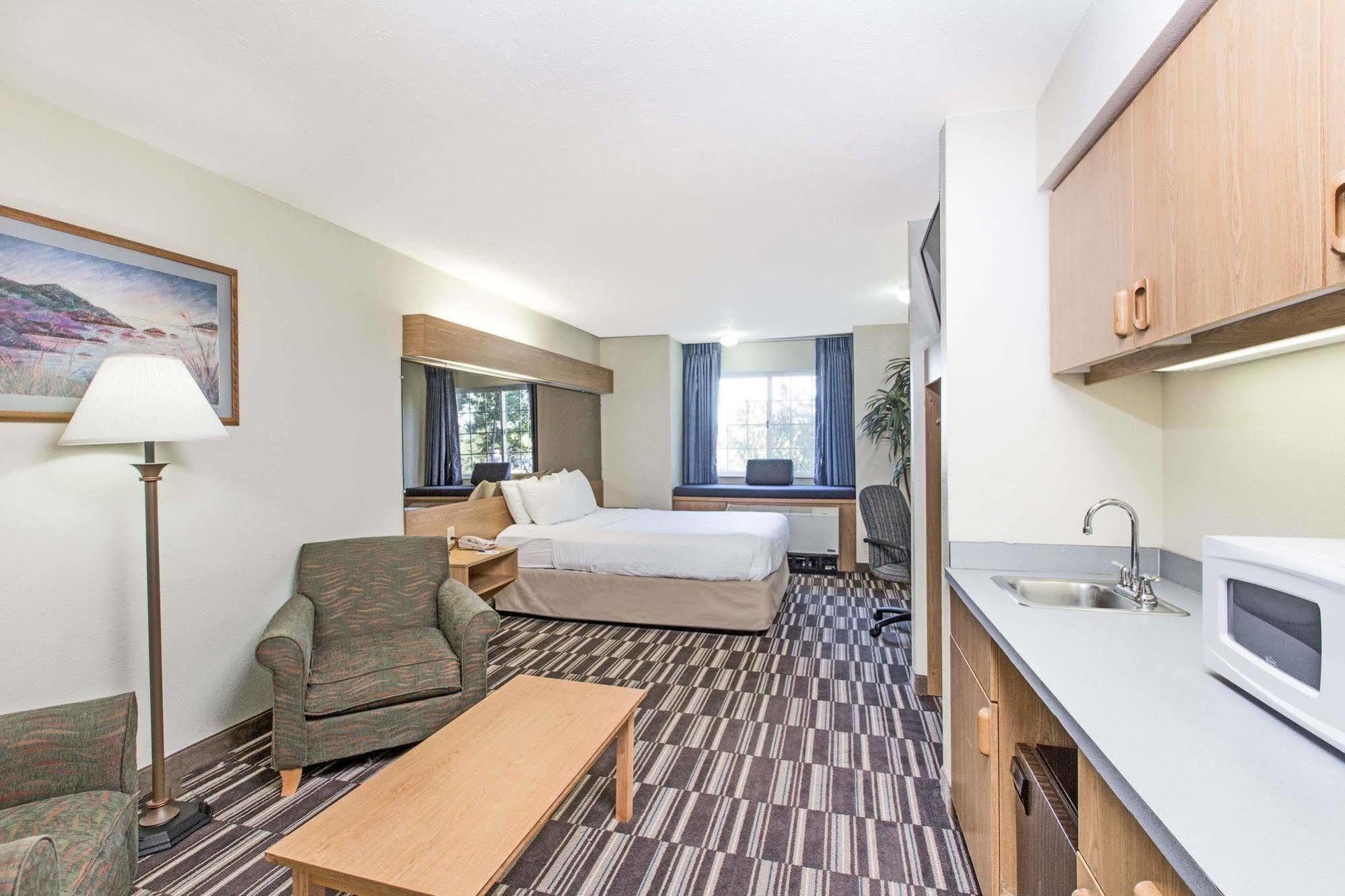 Baymont Inn & Suites By Wyndham Anchorage Airport Buitenkant foto