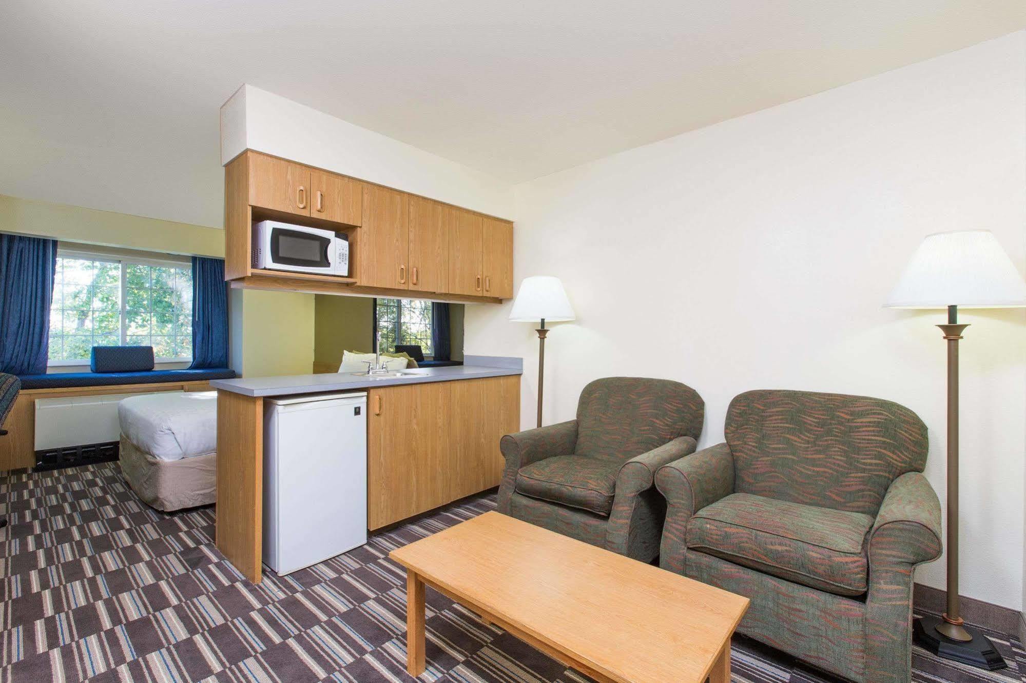Baymont Inn & Suites By Wyndham Anchorage Airport Buitenkant foto