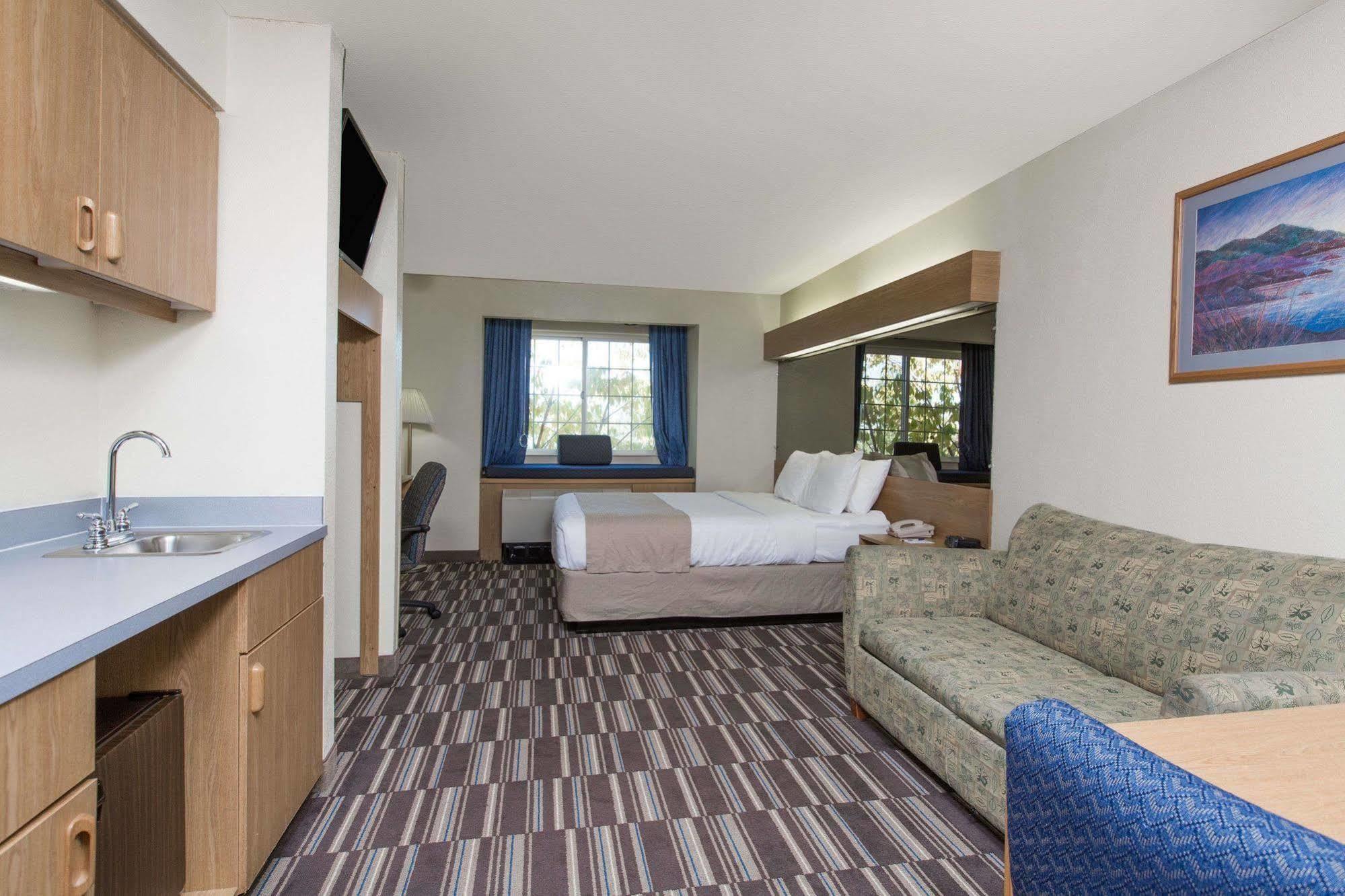 Baymont Inn & Suites By Wyndham Anchorage Airport Buitenkant foto