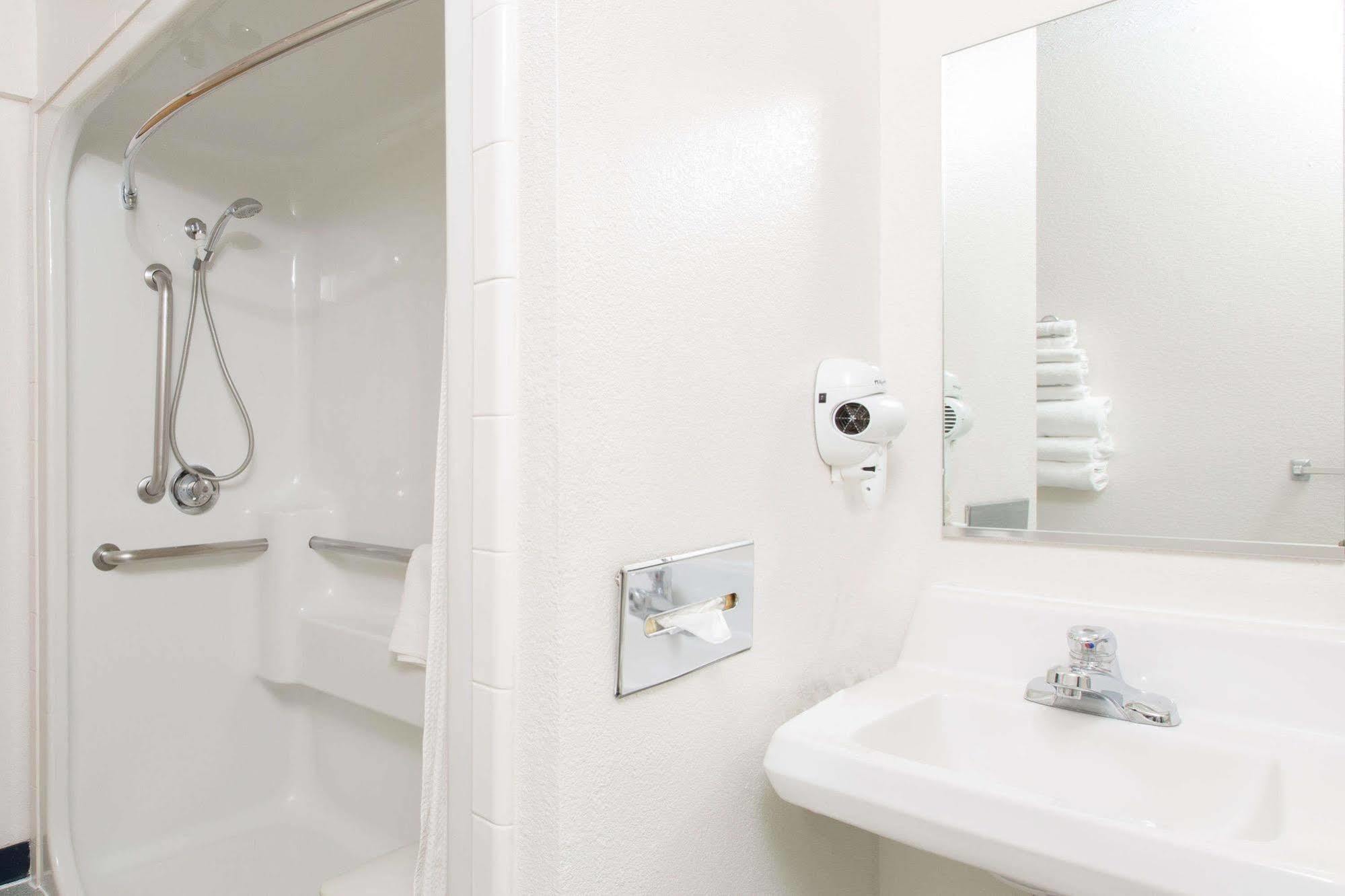 Baymont Inn & Suites By Wyndham Anchorage Airport Buitenkant foto
