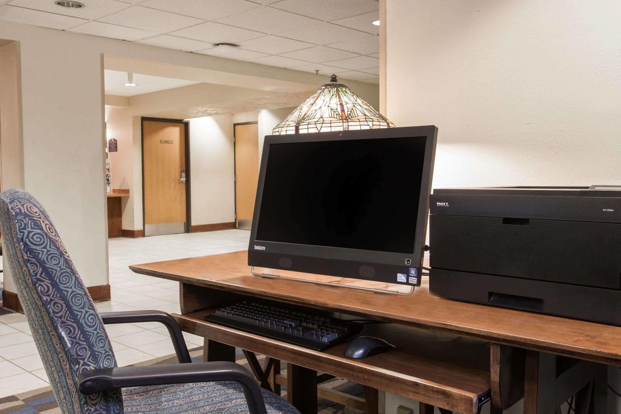 Baymont Inn & Suites By Wyndham Anchorage Airport Buitenkant foto